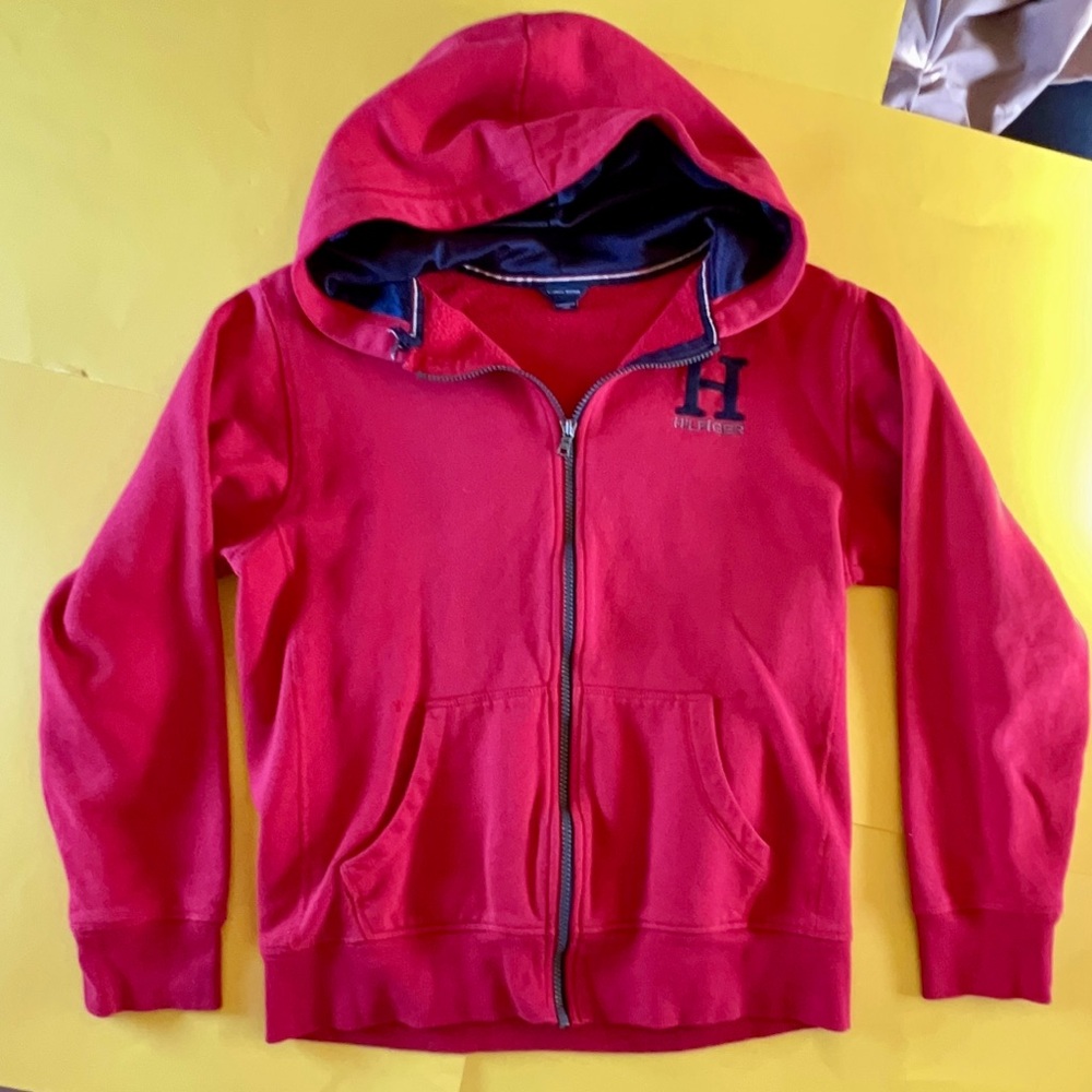 TOMMY BOYS RED ZIPPER HOODIE